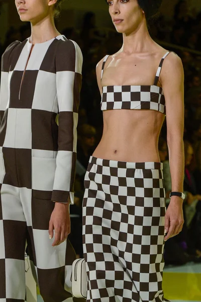 Look 25